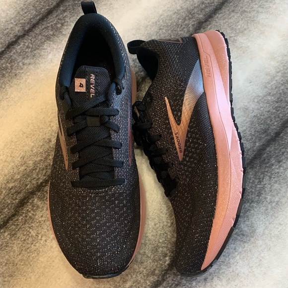 Brooks Revel 4 Black Ebony Rose Gold 